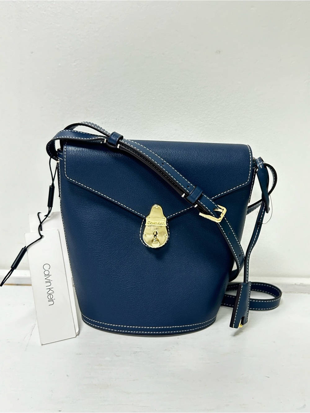 Calvin‎ Klein Lock Leather Bucket Bag Crossbody Blue Gold Statement Series NWT